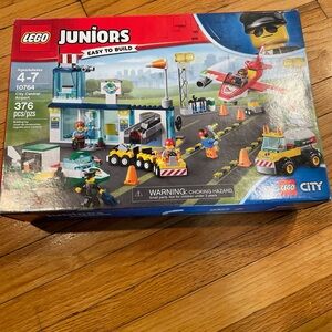 Lego Juniors 10764 City Central Airport. Ages 4-7 Easy To Build